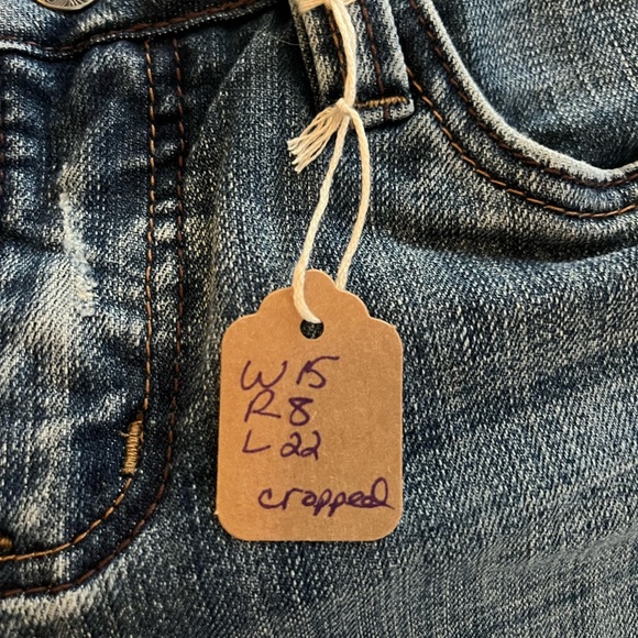 Refuge Classic Medium Wash Cropped, Distressed Denim Jeans Juniors Size 9 - Picture 15 of 15